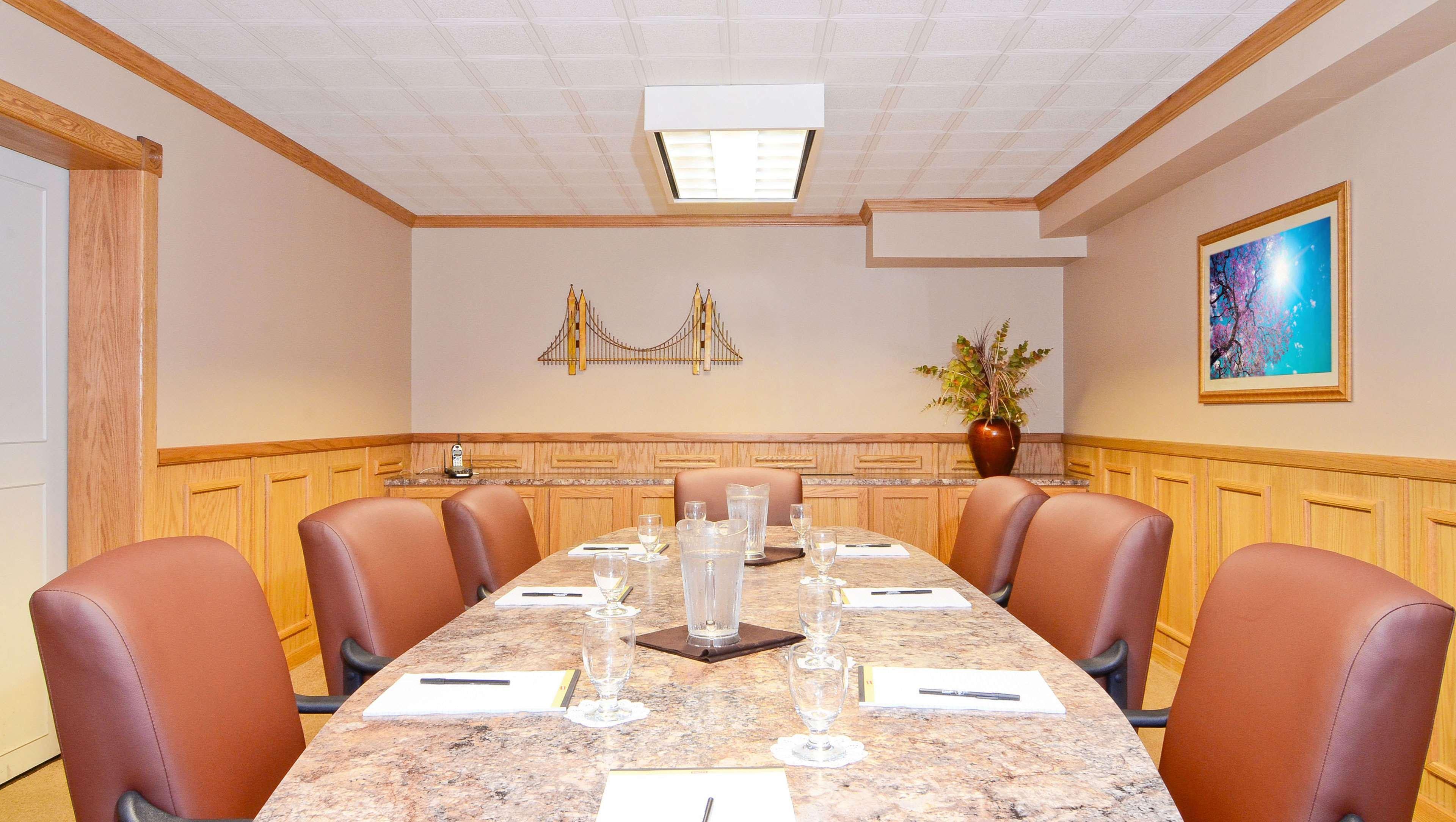 Magnuson Grand Pioneer Inn And Suites Escanaba Obchodní fotografie
