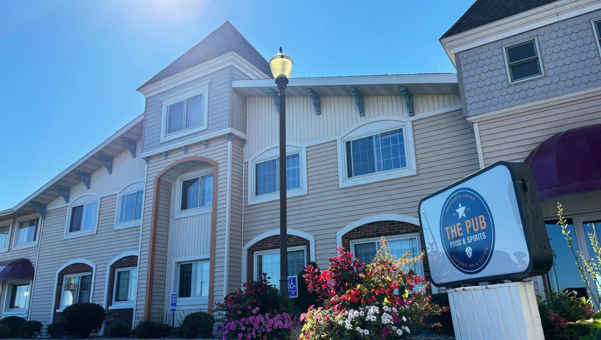 Magnuson Grand Pioneer Inn And Suites Escanaba Exteriér fotografie